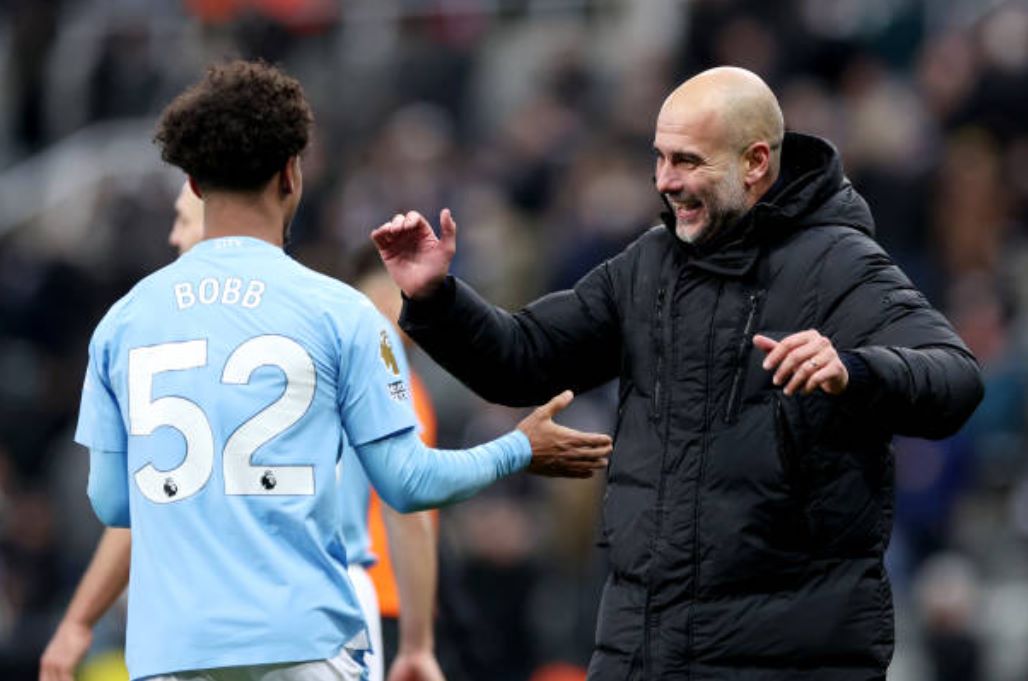 Guardiola rất mến mộ tài năng của Bobb.
